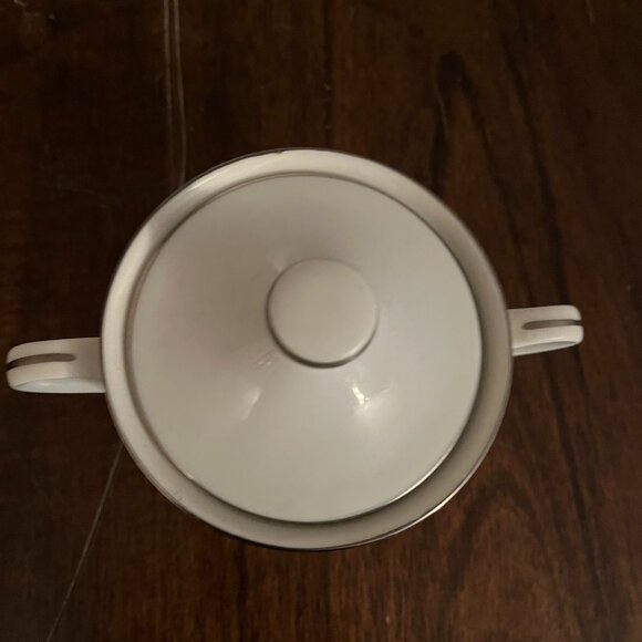 Crown Victoria - Carolyn - Sugar Bowl & Lid - Picture 3 of 6